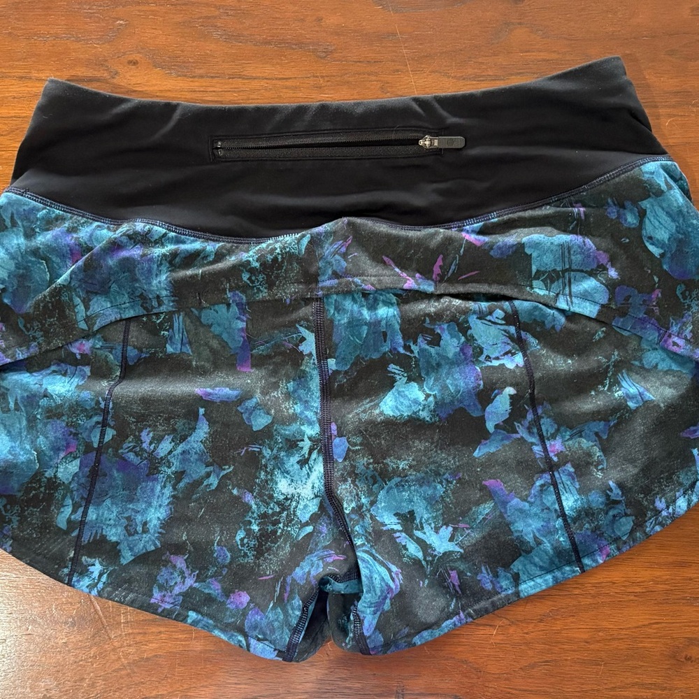 Lululemon Speed Up High-Rise Short 4", size 6 Tall - blue floral